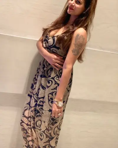 Dobhi Escort